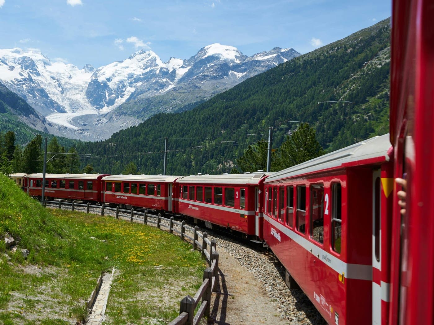Glacier Express ag trasnú droichead san Eilvéis